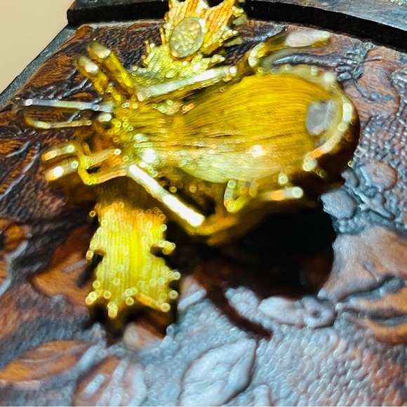 Beautiful RARE Joan Rivers Fall Acorn Bee Pendant! - Picture 3 of 10